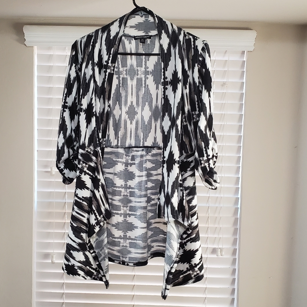 About A Girl Los Angeles, Cardigan Size XS